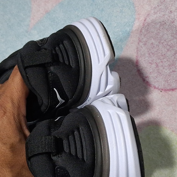 Hoka One One Women's Bondi 8 Size 7B Running Shoes - Picture 6 of 8